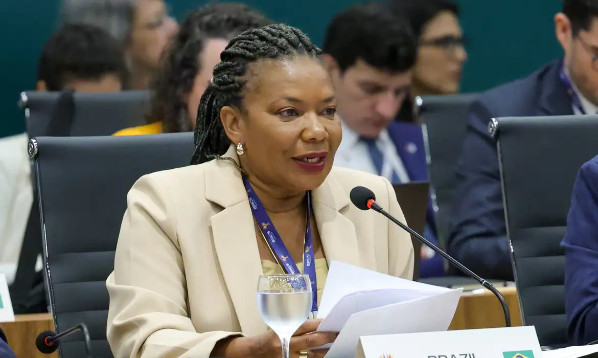 Margareth Menezes se apresenta em Lisboa no dia 22 de outubro, destacando a importância da música na integração entre Brasil e Portugal. Em entrevista, ministra da Cultura do Brasil fala sobre a colaboração com artistas brasileiros no exterior e sua turnê internacional