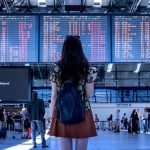A Europa activou o Entry/Exit System (EES), substituindo o carimbo manual por registos digitais. Descubra o que muda para os brasileiros ao viajar para o espaço Schengen