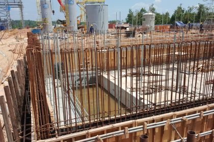 Excesso de burocracia e regras imigratórias mais rígidas em Portugal ameaçam a continuidade de obras na construção civil, com pequenas e médias empresas a enfrentar dificuldades