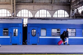 Uma brasileira afirma ter sido vítima de uma tentativa de estupro em um trem no subúrbio de Paris, na última quinta-feira (16).